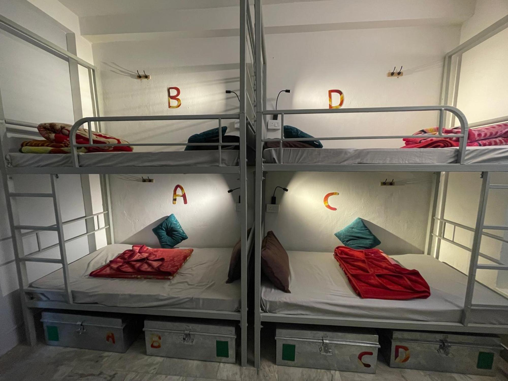 Art Bliss Hostel Rishīkesh Eksteriør billede